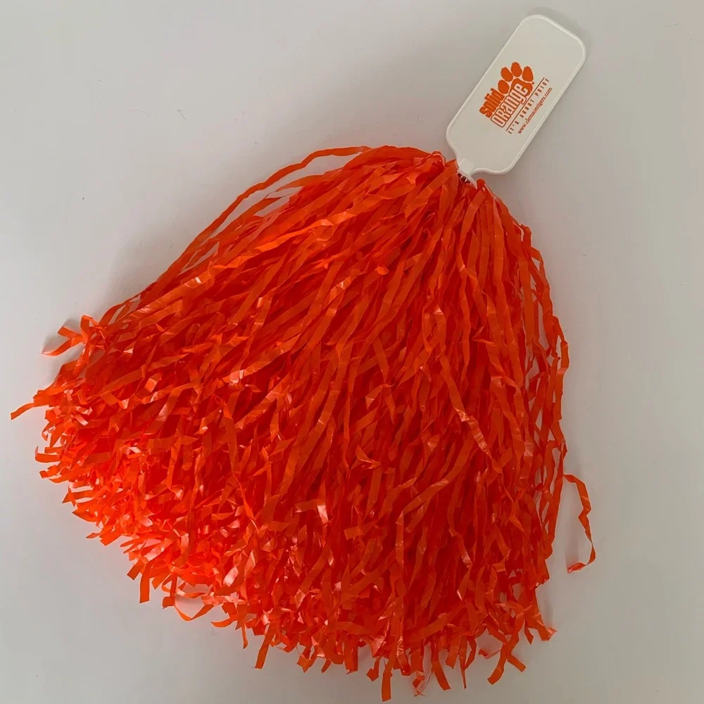 N/A pom poms